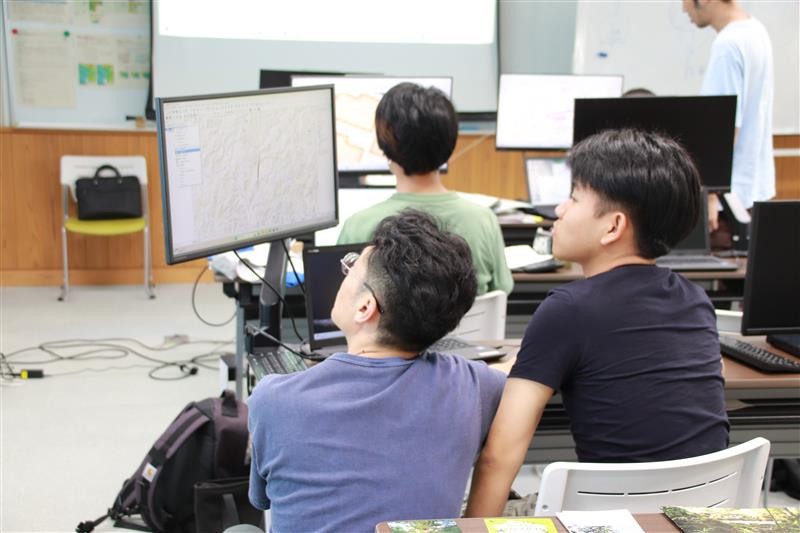 OA室で学ぶ学生の写真