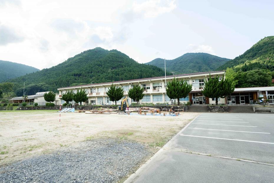 森林大学校校舎