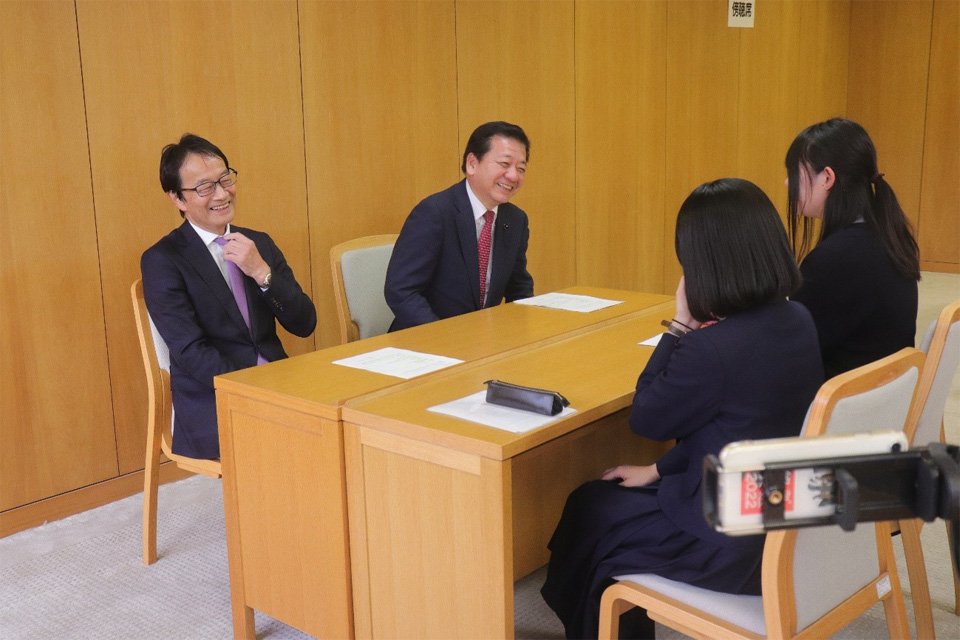 内藤兵衛議長と谷井いさお議員の画像