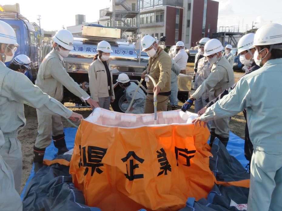 布製バルーンへの給水訓練