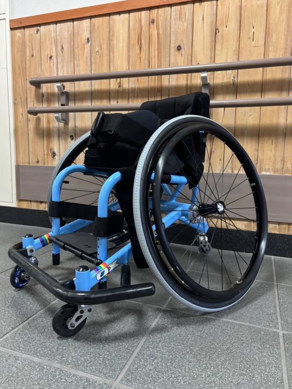 R8子ども用スポーツ車いす