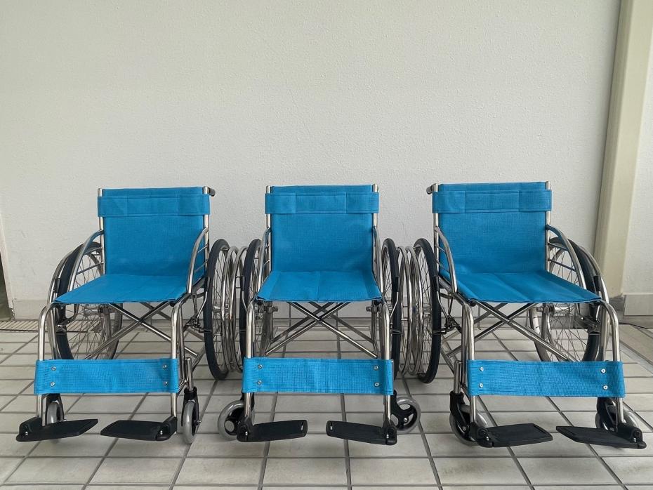 プール用車いす