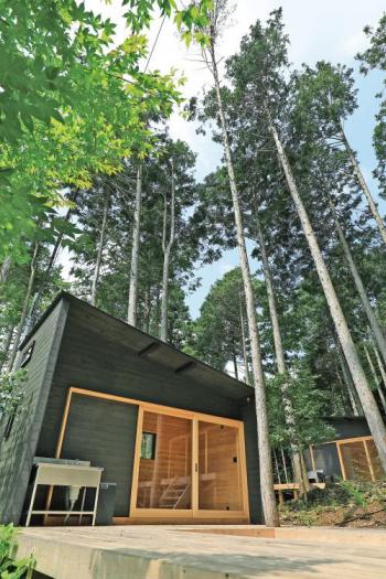 丹波市青垣町の里山に立つロッジ「KOBOhut（コボハット）」