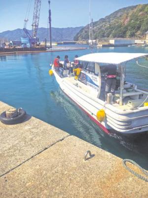 沼島おのころクルーズ漁船