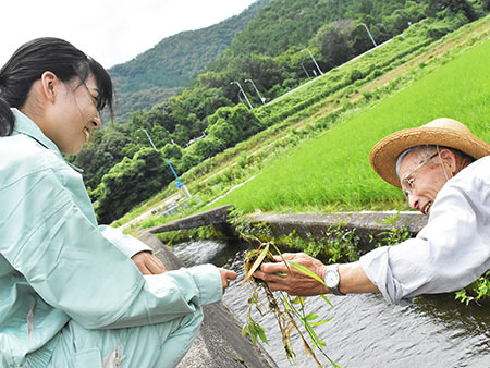 地元農家と県職員