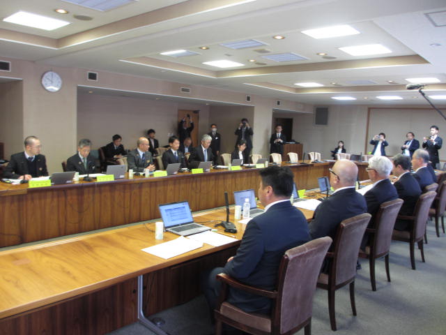 政労使会議風景