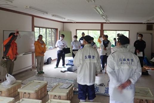 クマ撃退スプレーの使用方法の説明