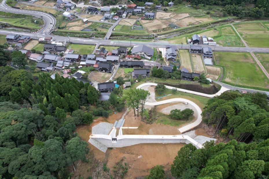 センダ川堰堤保全人家